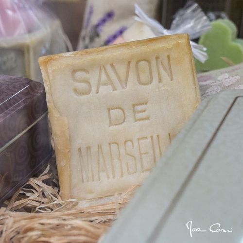 Tableau sur verre savon de Marseille 30x30 cm