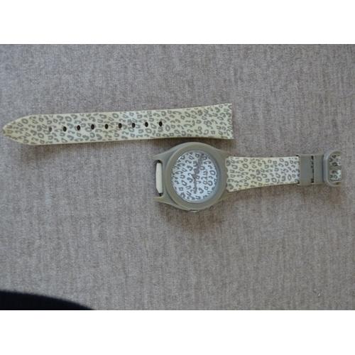 Montre À Quartz Pour Femme Agatha Motifs Léopard Gris /Blanc Avec Bracelet Cassé.