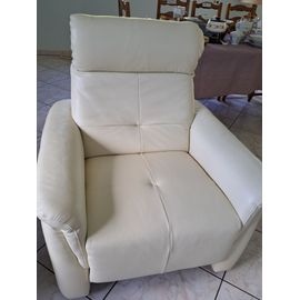 Vends Ensemble Canapé 2 Places Et Fauteuil L'ensemble Est Neuf.