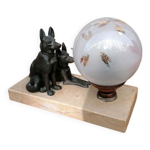 Lampe Sujets Chiens En Bronze Socle En Marbre Et Globe En Verre Motifs Dors 1950 Beige