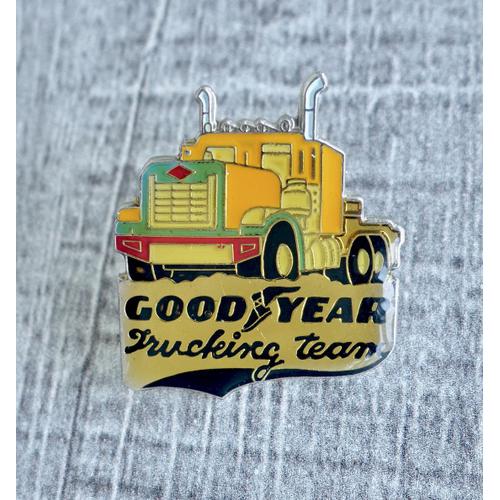 Pins Good Year. Trucking Team Camion , Engin , Transport Routier, Tracteur, Voiture, Pneus.