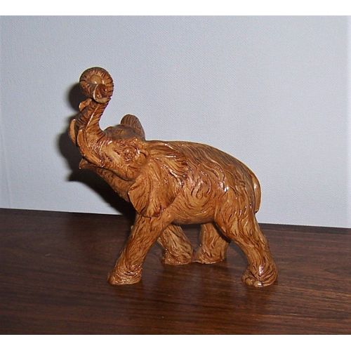 Statuette Elephant En Résine 15 x 16 cm