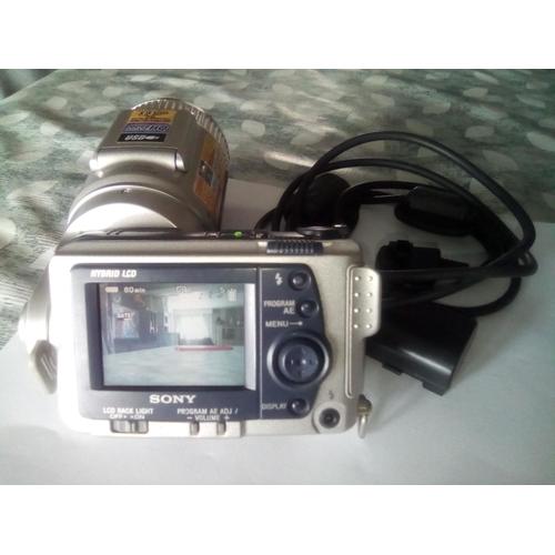 Appareil photo Compact Sony Cyber-shot DSC-F505V ArgentF505V - Appareil photo numérique - compact - 3.3 MP - 5x zoom optique - Carl Zeiss - argent