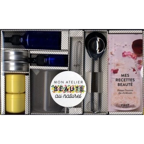 Coffret Mon Atelier Beauté Au Naturel - Avec 1 Verre Mesureur, 1 Mini-Fouet En Inox, 2 Cuillères Doseuses En Métal, 2 Pots En Métal, 2 Pots En Plastique, 2 Flacons En Verre Teinté Et 1 Livre...