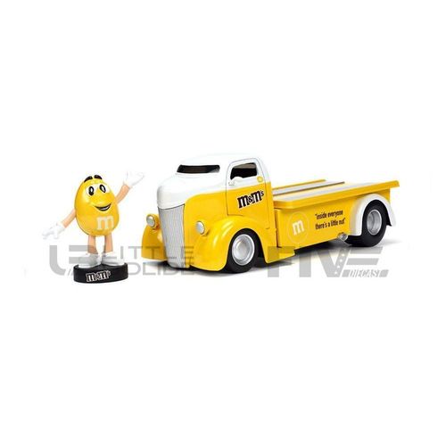 Jada Toys 1/24 - 33425y - Ford Coe Flatbed Truck With M&m's Yellow Figure - 1947-Jada Toys