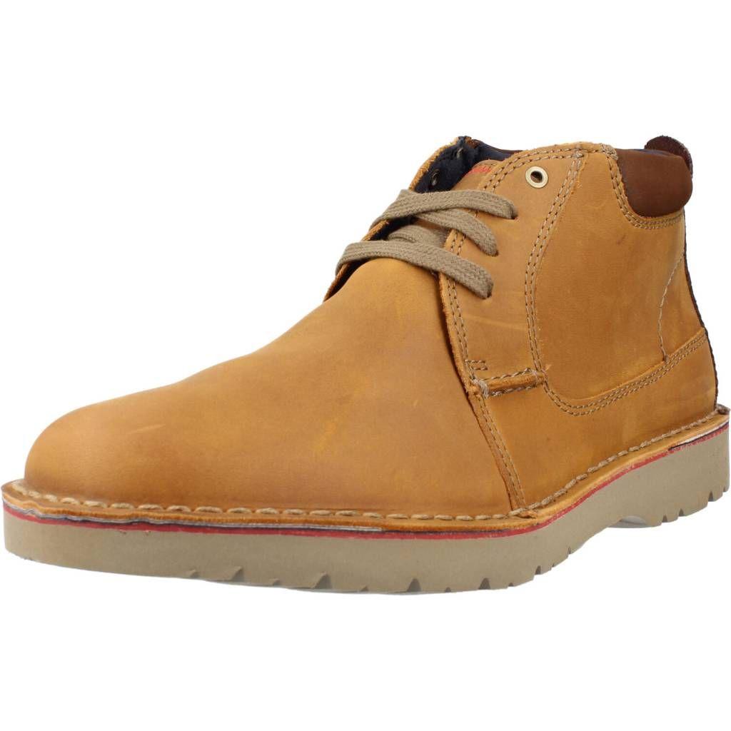 Clarks vargo store mid chukka boot