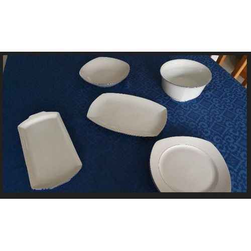 Ensemble De Plats Et Saladier En Porcelaine De Sologne Atoll 2643