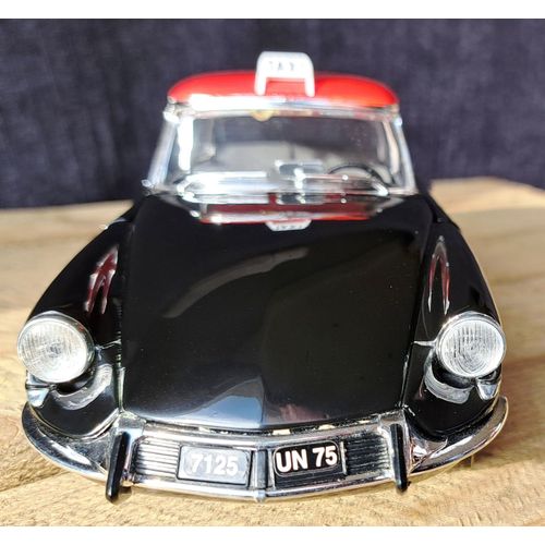 Citroën Ds 19 Taxi Noir/Toit Rouge 1963 (Avec Plaque D'immatriculation)