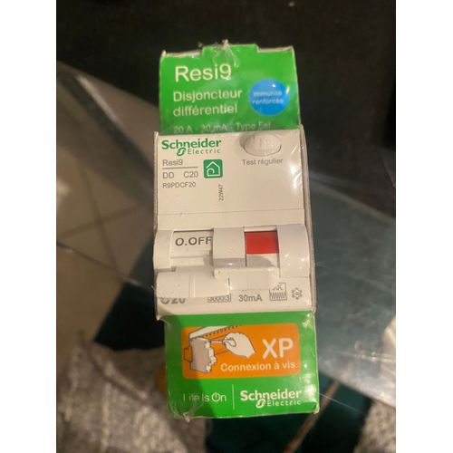 Disjoncteur différentiel Type AC 30 mA - 20 A Schneider Electric Resi9 XP