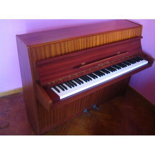 Vends Piano Droit Fuchs Et Mohr En Bon État. Couleur Chêne Clair. Disponible Dans Le 68.