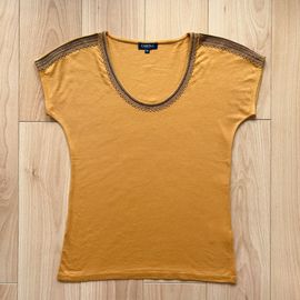 Tee-Shirt Caroll Jaune Au Col Brodé Taille 36