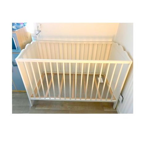 Lit Berceau Bébé Jusqu A 3 Ans Blanc Bois Feston Couchage Repos Securite Classic Cocon Design Sobre Panneaux + Barreaux Bois Hêtre Massif Déco Chambre Jeune Enfant 120 X 60 Cm Qualité