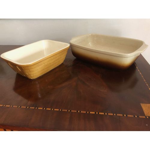 2 Plats Anciens À Terrine Ou À Gratin  Pour Une Cuisson Parfaite Au Four Des Terrines Ou Des Gratins. De Part Le « Vécu » Du Grand Plat, Mais Toujours En Bonne Fonction Il Sera Offert !