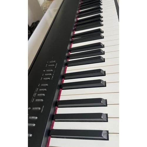 Piano Roland Fp30