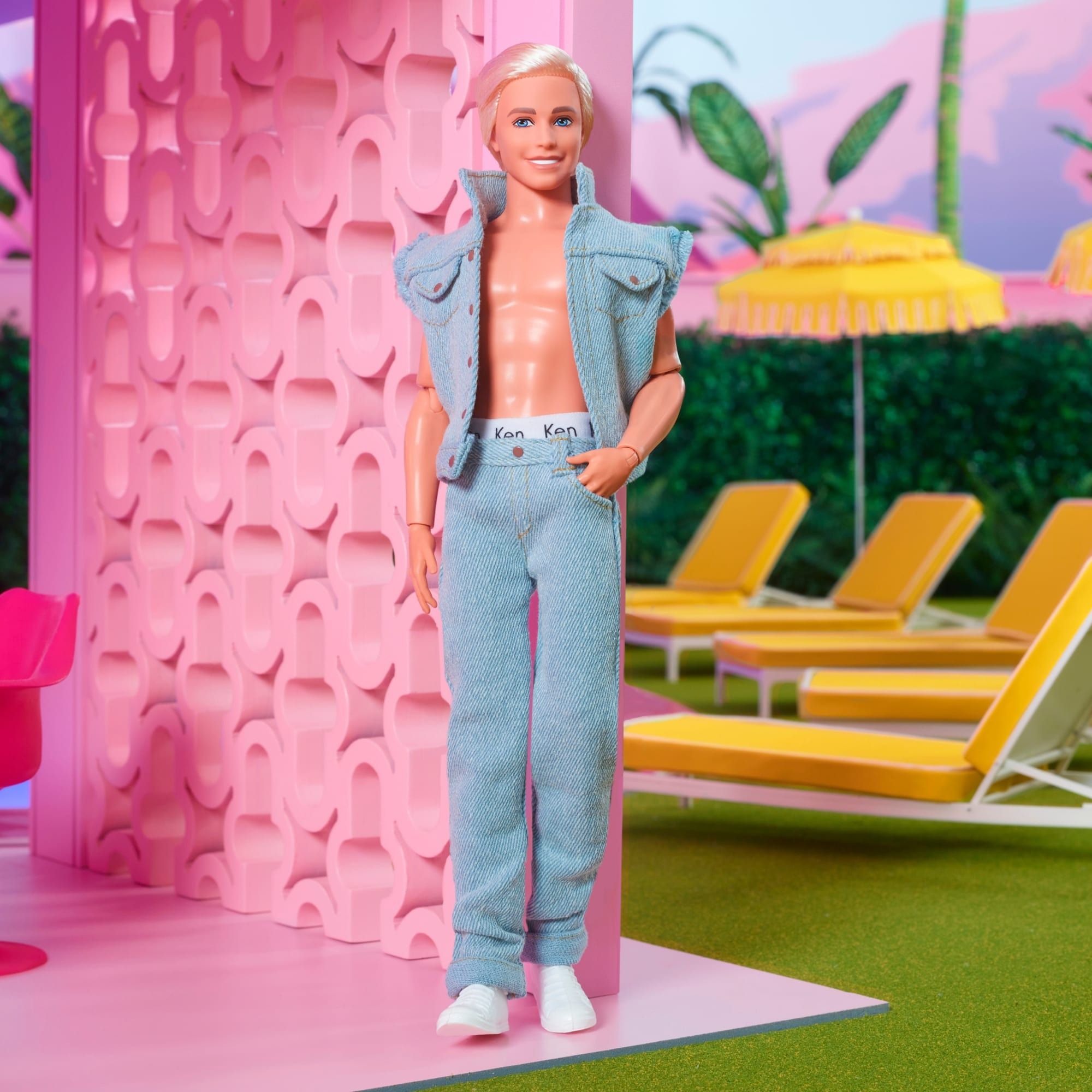 Barbie The Movie - Poupée Ken tenue en jean image 1 | Rakuten