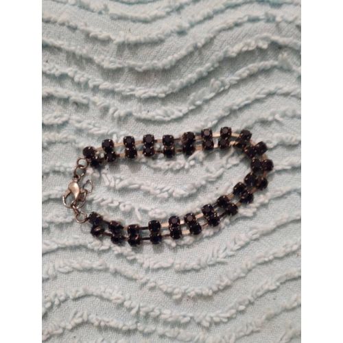Bracelet Métal Argenté Et Strass Marines.