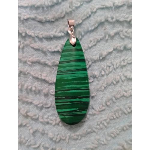 Pendentif Vert Et Métal Argenté.
