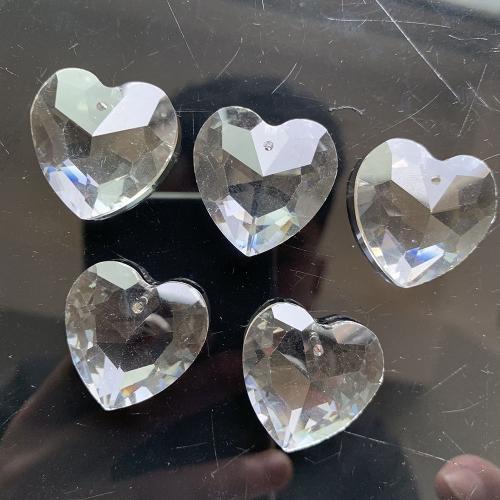 Pendentif en cristal de prisme à facettes en forme de cœur d'amour