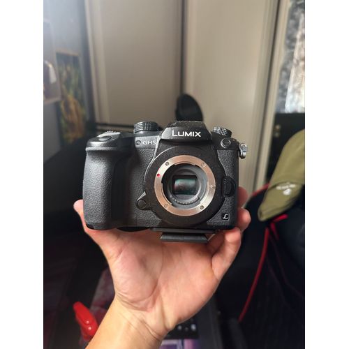 LUMIX GH5 20.3 Mpix + OBJECTIF 42.5 mm PANASONIC - Noir