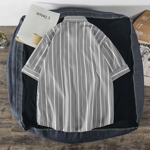 Style Nouvel Été Section Mince Chemise A Manches Courtes Tendance Lâche Beau Pouce Chemise Décontractée Chemise A Rayures Verticales Homme