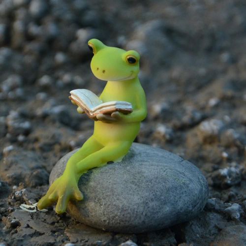 Statue de livre de lecture de grenouille en résine, décoration de bureau de paysage Miniature, décoration de jardin féerique, décoration de maison, cadeau