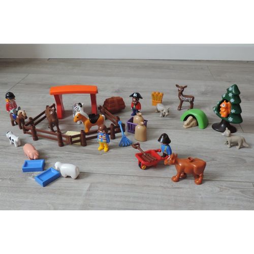 Gros Lot Playmobil 1 2 3 : La Ferme Et Le Centre Equestre
