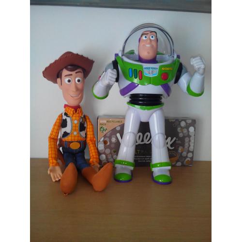 Toy story 4 , Jouet figurine Woody ( 40 cm) parlant en français + Buzz  l'éclair ( 30 cm ) avec casque parlant 10 phrases cultes en français .  Lansay.