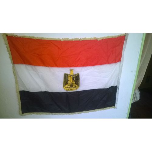 Drapeau avec tète d aigle Rouge Blanc Noir