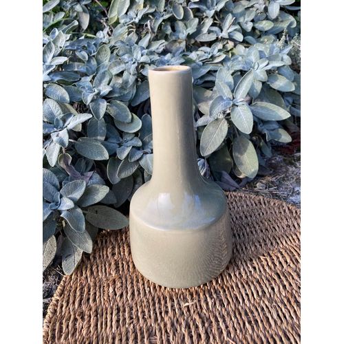 Vase en ceramique émaillée signé 