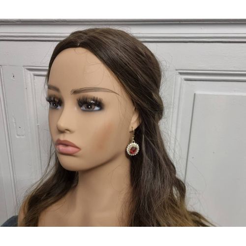 Boucles D'oreilles Dorées Avec Pierre Rouge Ovale Et Strass