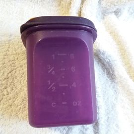 Petite Boîte Doseuse Tupperware.