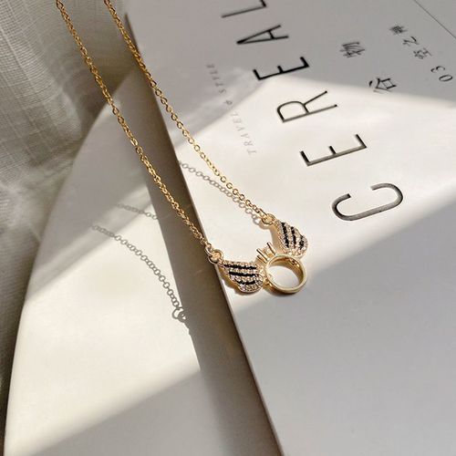 Coréen Dongdaemun Ailes Collier En Acier Au Titane Sens Avancé Des Femmes Versatile Niche Internet Célébrité Clavicule Chaîne Accessoires-Sw-X172 Or