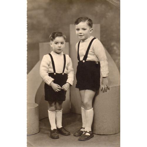 Photographie Ancienne Noir Et Blanc - Dentelee - Portraits D'enfants - 9 Cm X 13.70 Cm