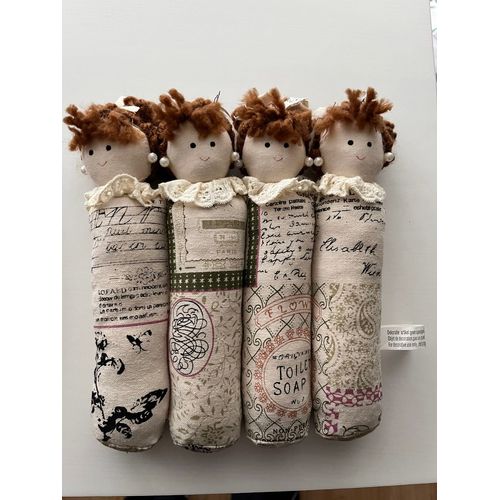 Coussin Décoratif 4 Femmes Largeur 18cm Hauteur 22cm Neuf