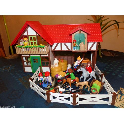 Playmobil : Grande Ferme Équestre + Pleins De Persos Accessoires