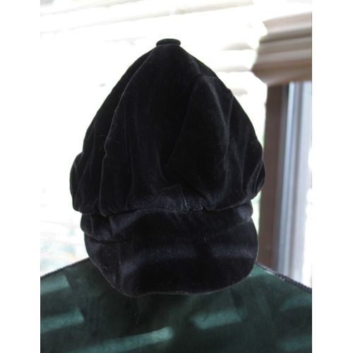 Sympa Casquette En Velours Noir.