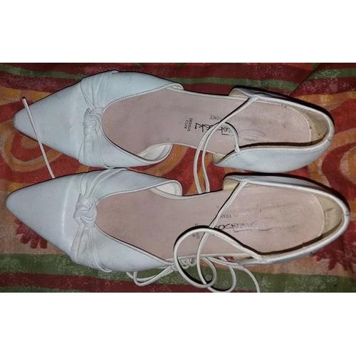 Chaussures Blanches À Lanières En Cuir Straboski Taille 39 Petite Talonnette