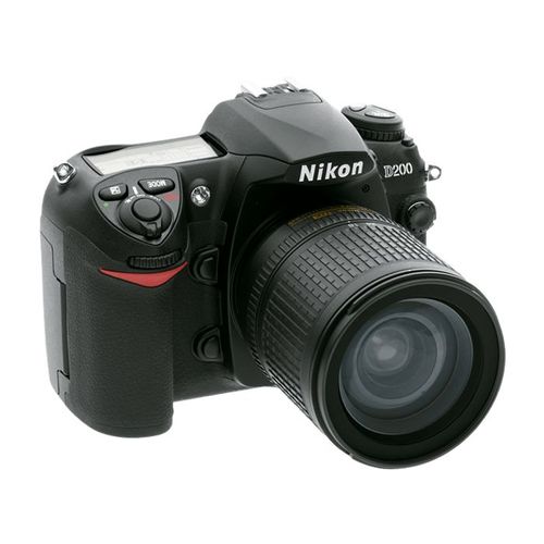 Nikon d200 10.2 mpix + Objectif 18-70 mm af-s 3.5-4.5
