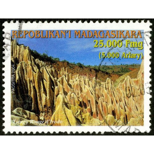 Timbre Oblitéré Repoblikan'i Madagasikara, Paositra 2004, Tsingy Rouge D'irodo, 25.000 Fmg, 5.000 Ariary
