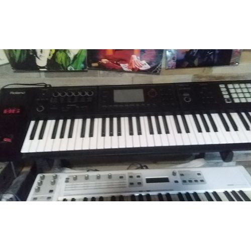 Vend Lot De Synthetiseur M Audio Venom Et Roland Fa6 Plus Stand
