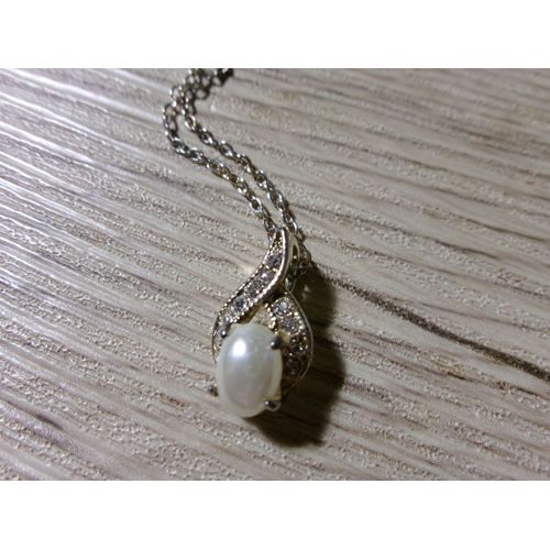 Collier Chaine Fine Dorée Avec Pendentif Perle Ovale + Zircons