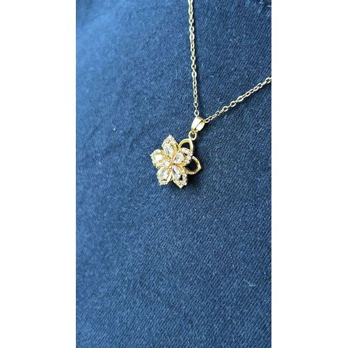 Collier Femme Fleur En Petites Pierres Blanches Plaqué Or