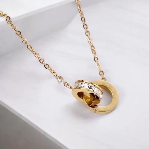 Collier Pendentif Chiffres Romains Avec Petites Pierres