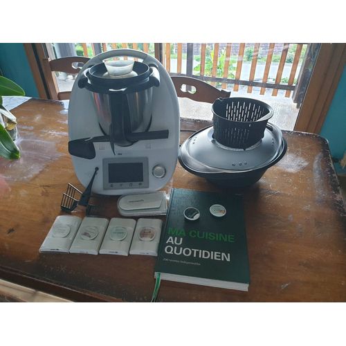 lVend thermomix TM5 avec ses accessoires 7 clés.