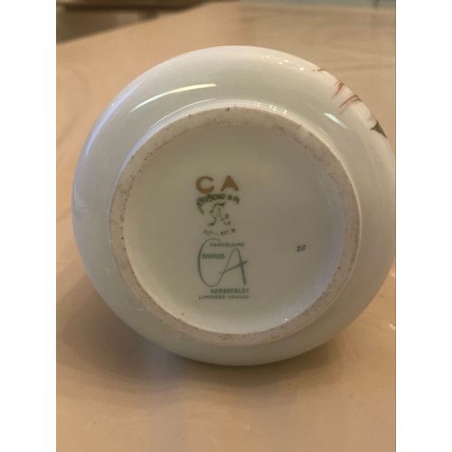 lampe Berger ancienne 1963 en porcelaine de Limoges « décor Anémones » porcelaine Charles Ahrenfeldt . Modèle recherche . Prix 359 euros .