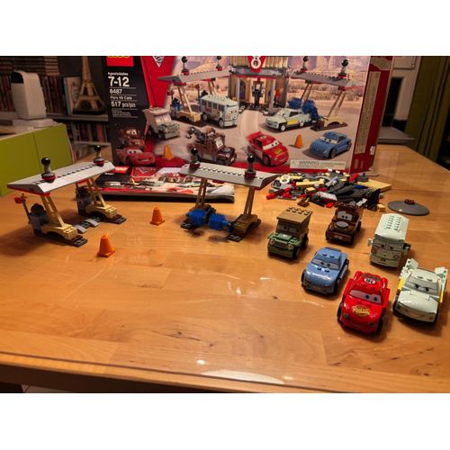 LEGO Cars 2 Flo's V8 Café 7-12 ans