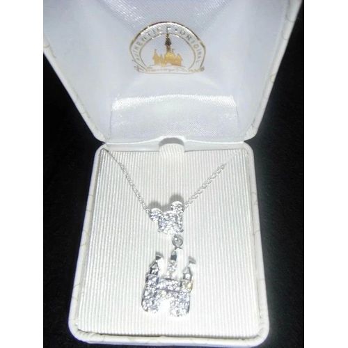 Ravissant Collier + Pendentif Château Mickey En Strass Disney Disneyland Paris Dans Coffret
