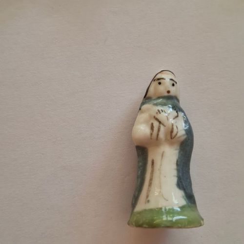 Fève Santon Crèche Céramique Brillante Soeur Prière Femme Habit Cape Bleu Robe Blanche Voile Blanc Ref%8