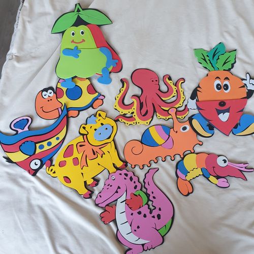 Lot de 9 autocollants en mousse, grand format pour décorer chambre enfant. Thème les animaux. neuf jamais posés