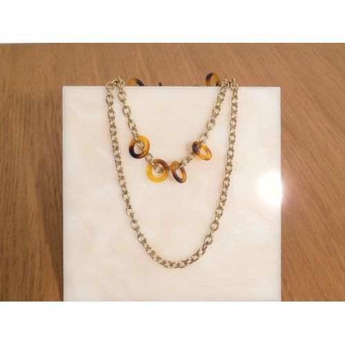 Collier/ Sautoir En Métal Doré Avec Breloques Rondes En Plastique Marron